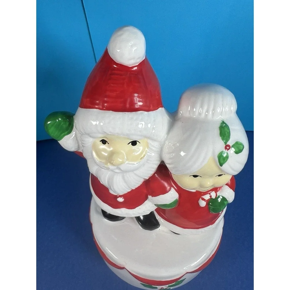 Santa & Mrs Clause Musical Figurine- Plays 